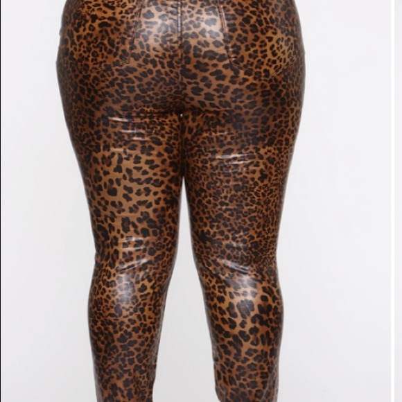 Fashion Nova it’s all about faux leather pants-leopard print NWT - Picture 2 of 3